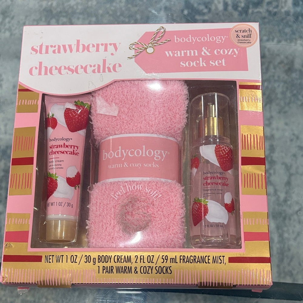 Bodycology Strawberry Cheesecake Gift Set - Pink